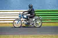 Vintage-motorcycle-club;eventdigitalimages;mallory-park;mallory-park-trackday-photographs;no-limits-trackdays;peter-wileman-photography;trackday-digital-images;trackday-photos;vmcc-festival-1000-bikes-photographs